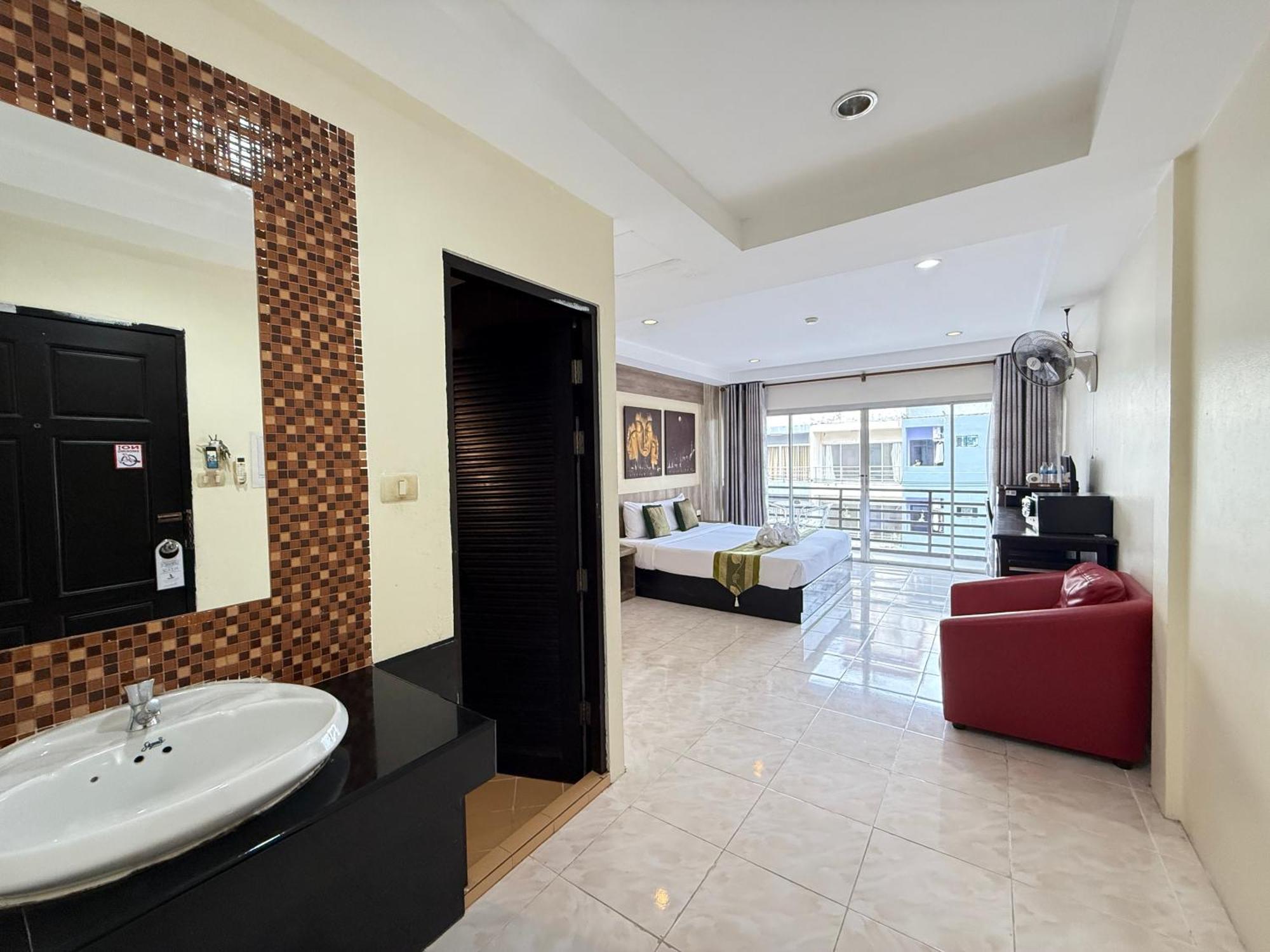 Thai Classic House Patong Exterior photo